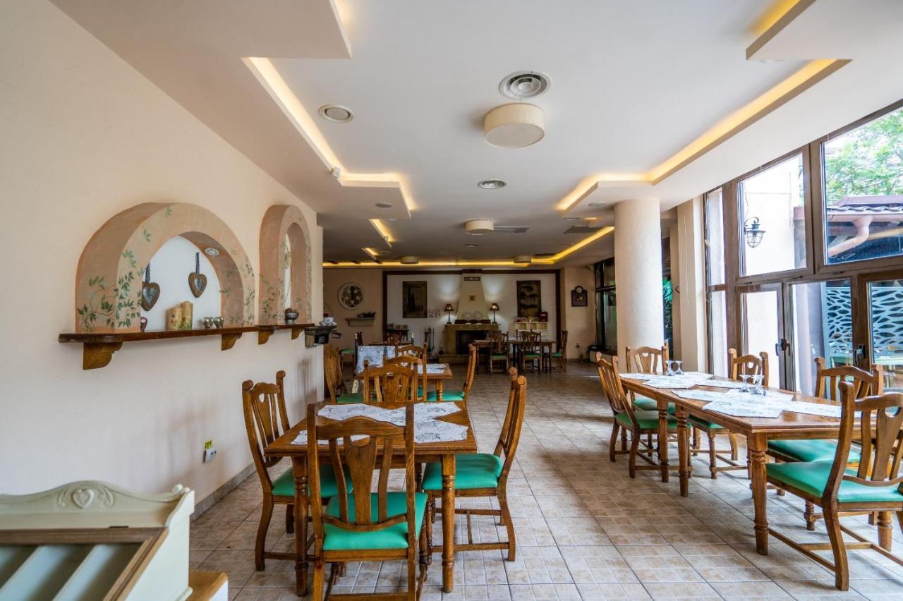 Hotel TEX Club Botoşani Buitenkant foto