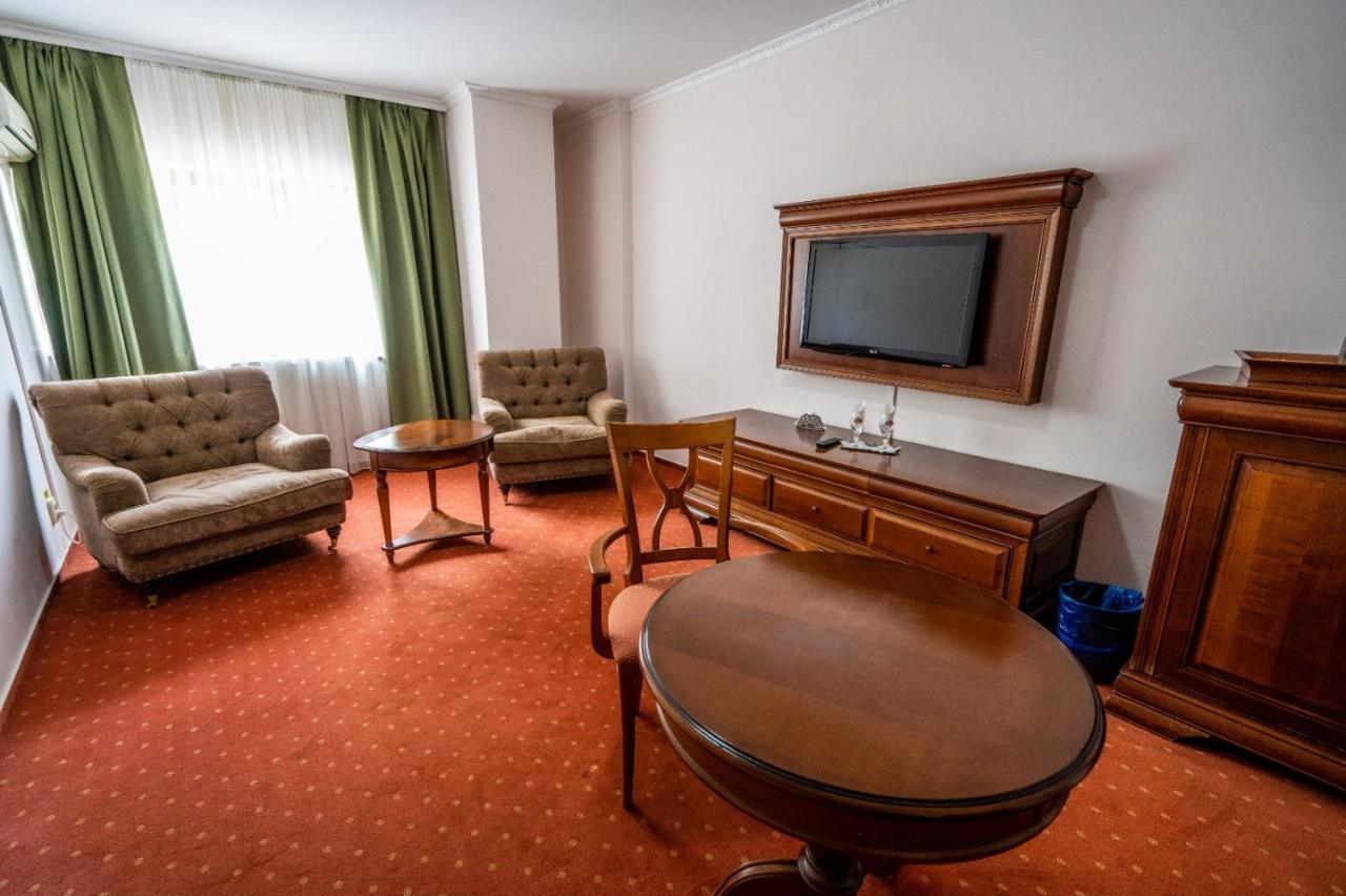 Hotel TEX Club Botoşani Buitenkant foto