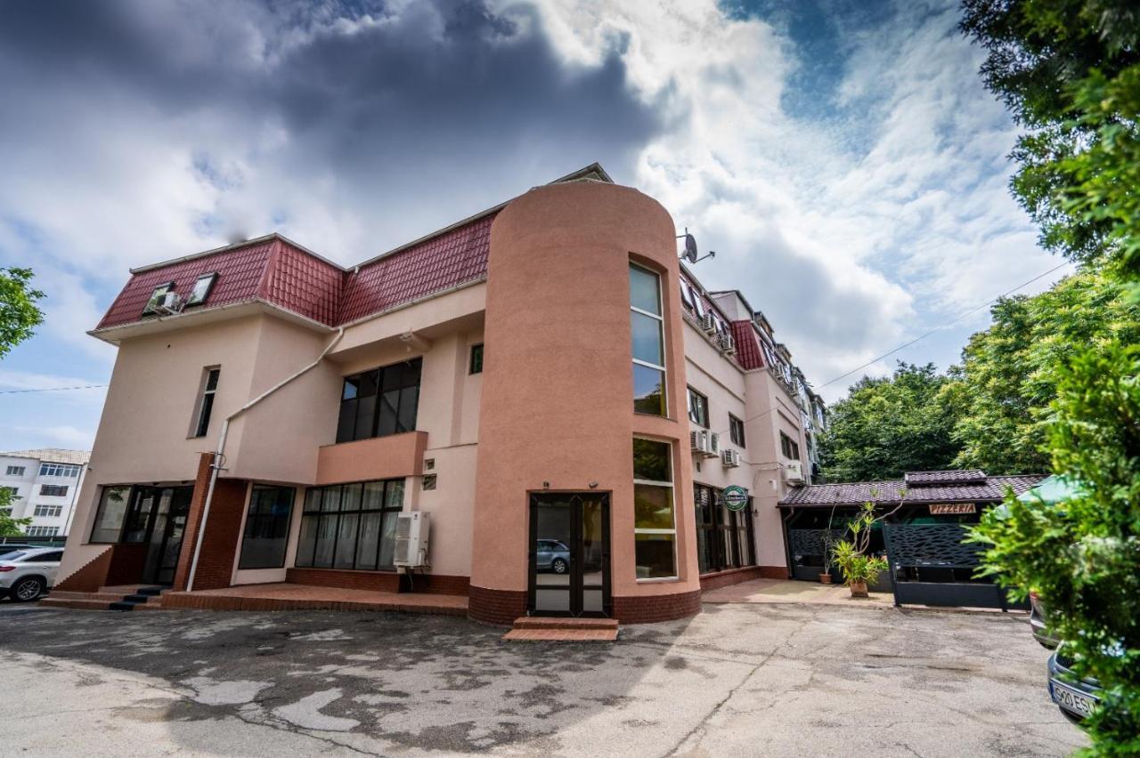 Hotel TEX Club Botoşani Buitenkant foto