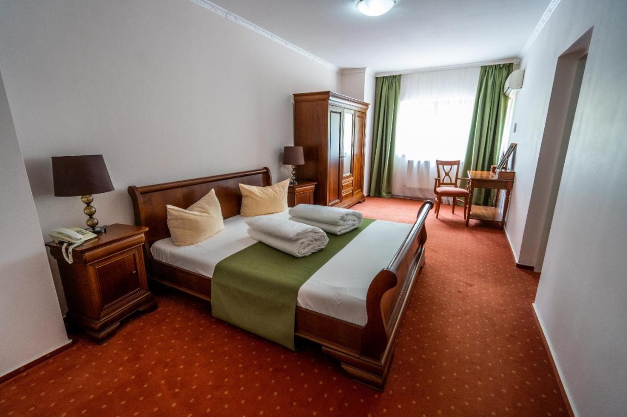 Hotel TEX Club Botoşani Buitenkant foto