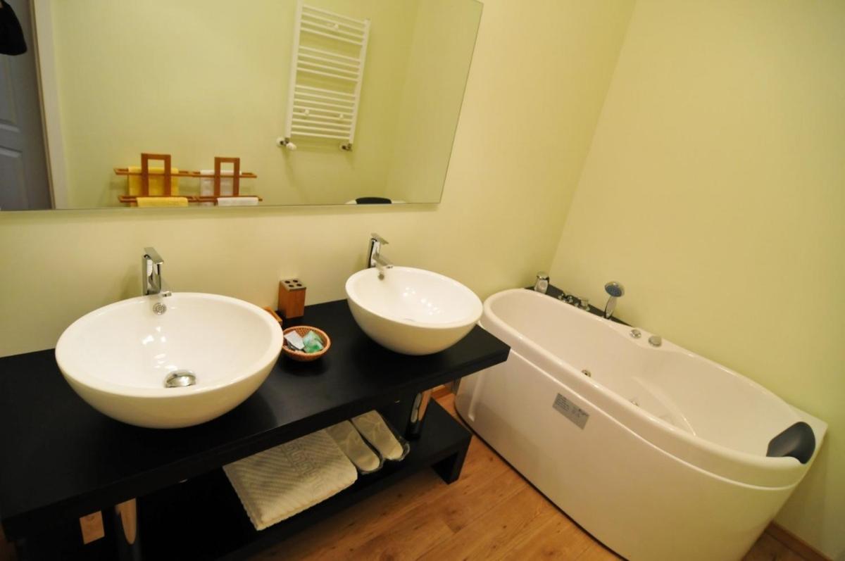 Hotel TEX Club Botoşani Buitenkant foto