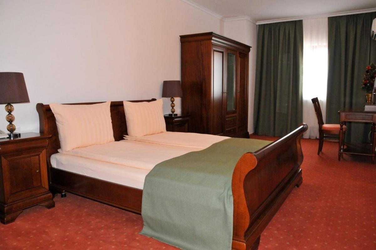 Hotel TEX Club Botoşani Buitenkant foto
