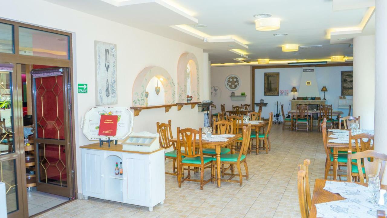 Hotel TEX Club Botoşani Buitenkant foto