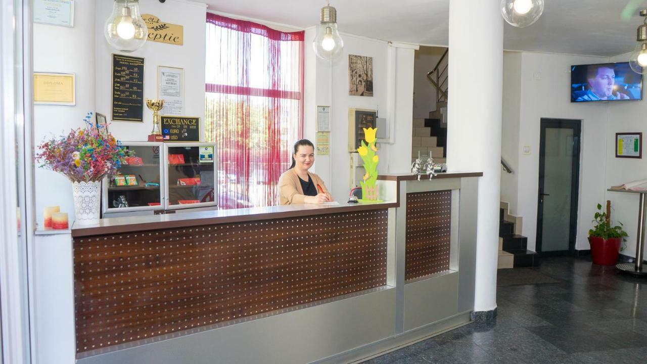 Hotel TEX Club Botoşani Buitenkant foto