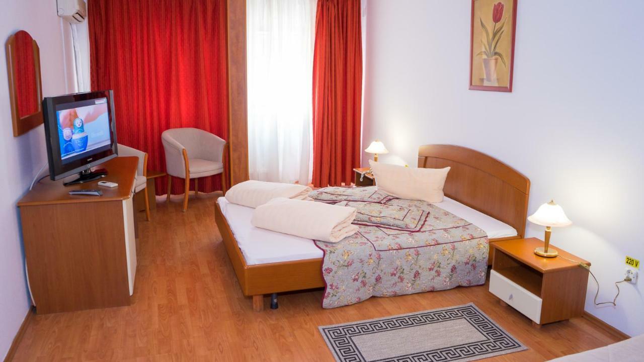 Hotel TEX Club Botoşani Buitenkant foto