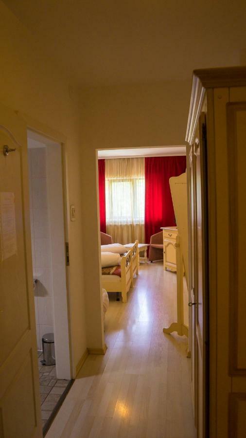 Hotel TEX Club Botoşani Buitenkant foto