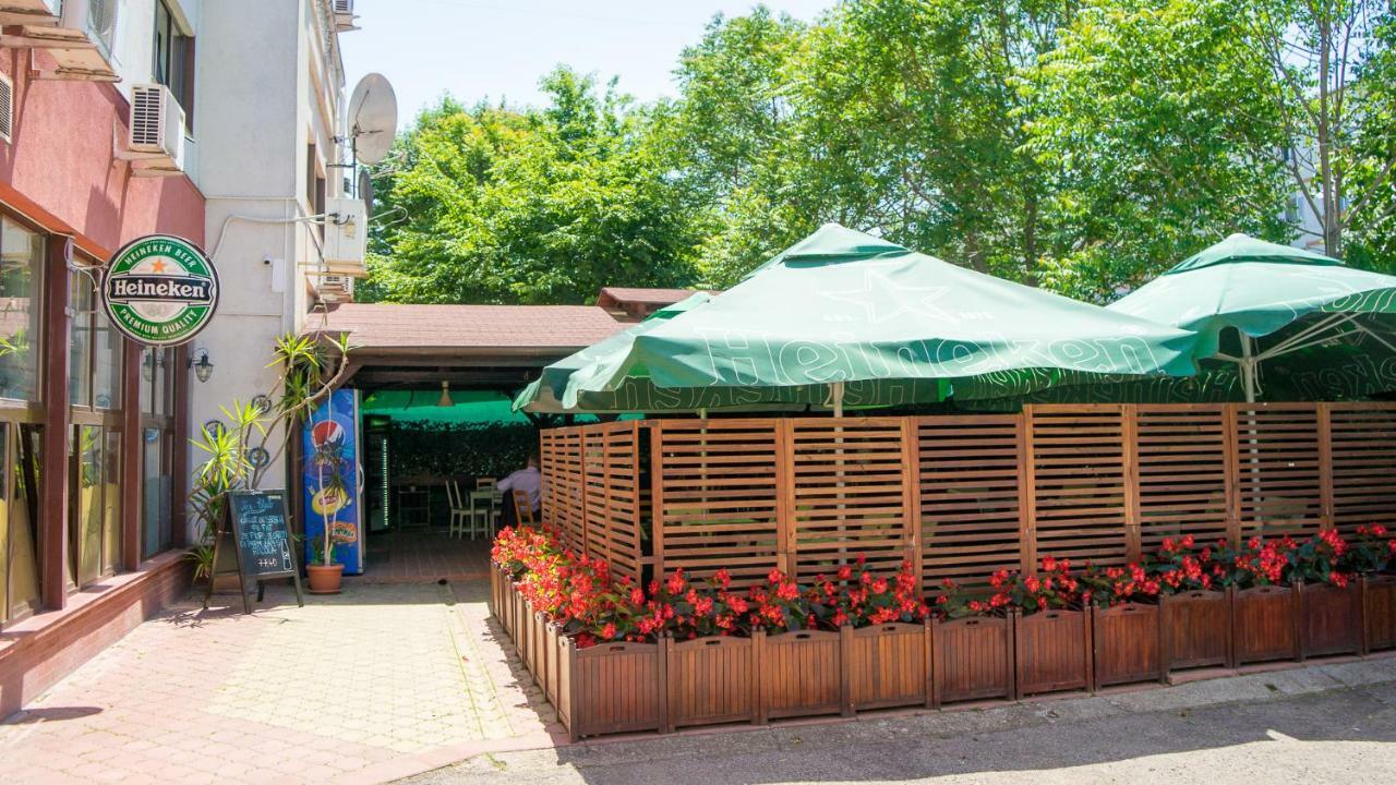 Hotel TEX Club Botoşani Buitenkant foto