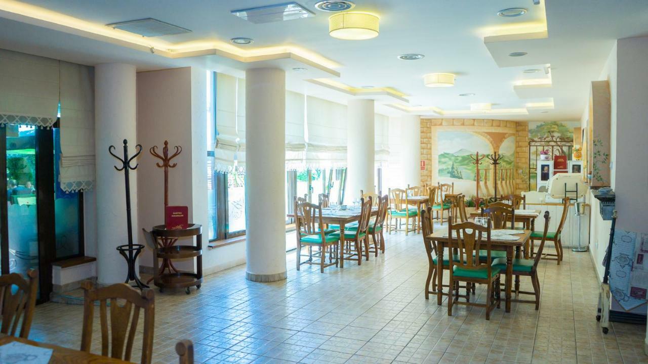 Hotel TEX Club Botoşani Buitenkant foto
