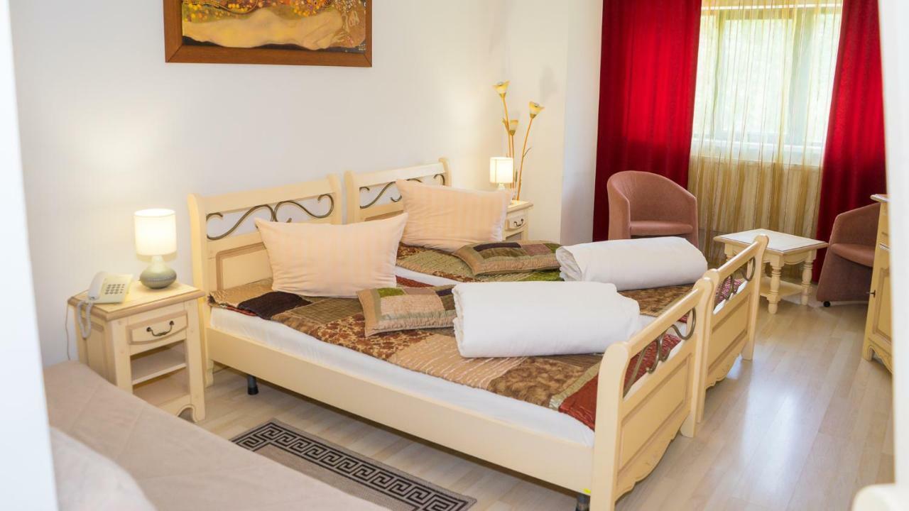 Hotel TEX Club Botoşani Buitenkant foto