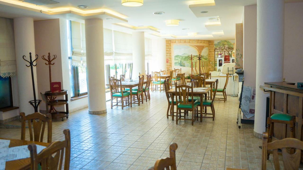 Hotel TEX Club Botoşani Buitenkant foto