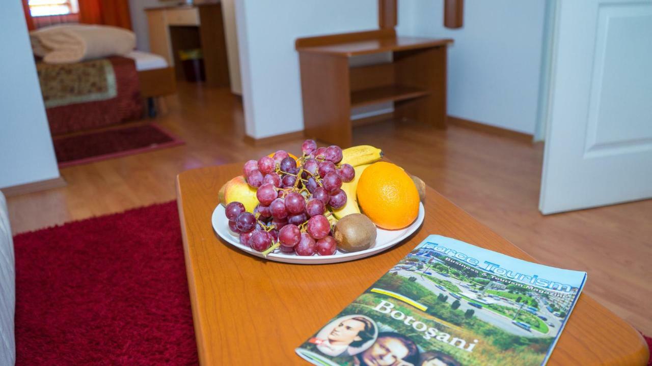 Hotel TEX Club Botoşani Buitenkant foto