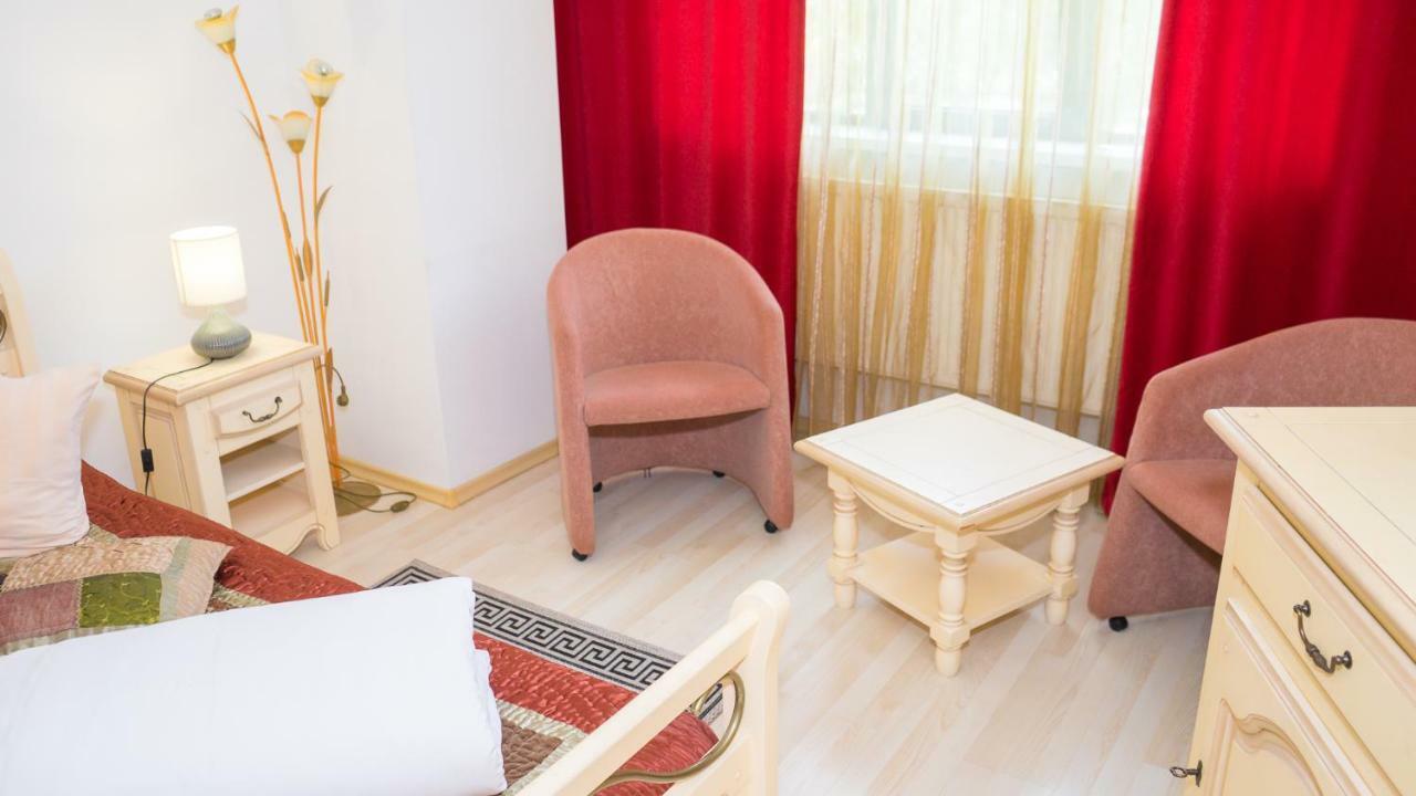 Hotel TEX Club Botoşani Buitenkant foto