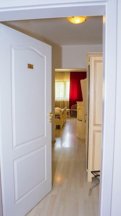 Hotel TEX Club Botoşani Buitenkant foto